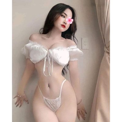 Quỳnh Hương - Em gái chân dài quyến rũ tại Tây Hồ