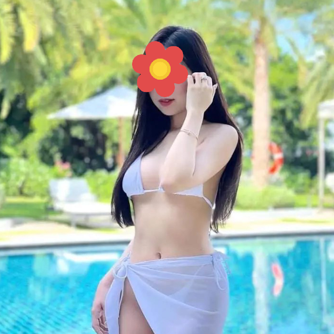 Hồng Trâm - Dáng đẹp vú xinh da trắng