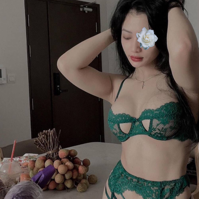 Khanh Lê - Gái gú quận 5 đã quen thoát y