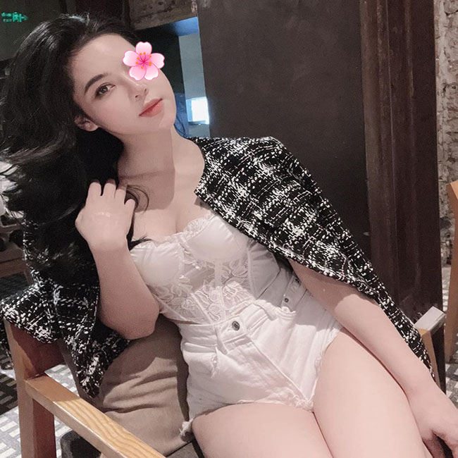 Như Ý - Gái văn phòng Long Biên mông cong quyến rũ