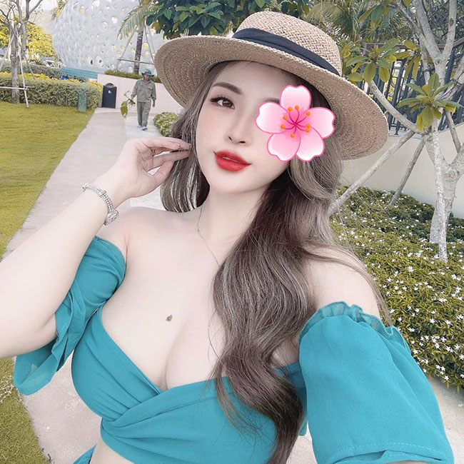 Pha Lê - Hotgirl Đống Đa ca hát cực hay